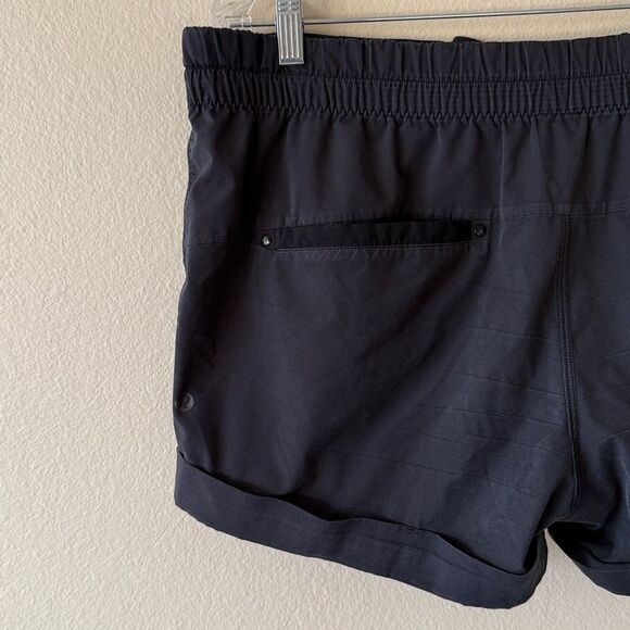 Lululemon Spring Breakaway Cuffed Shorts - Picture 6 of 11
